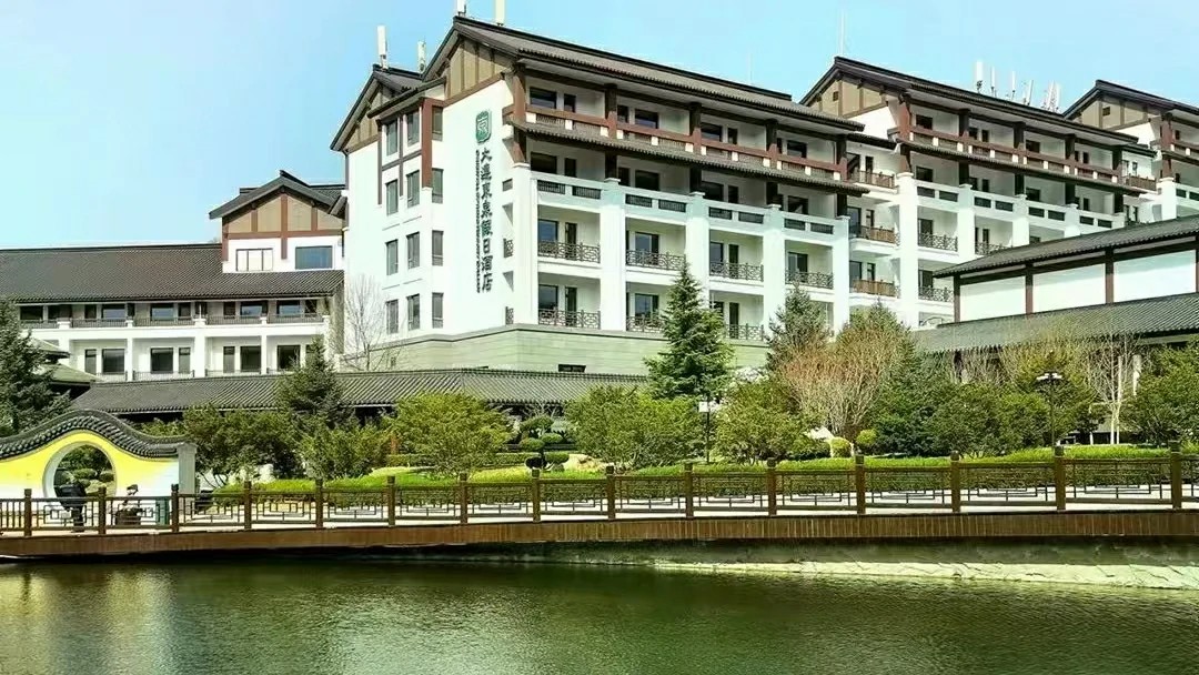 2冬泉假日酒店.jpg