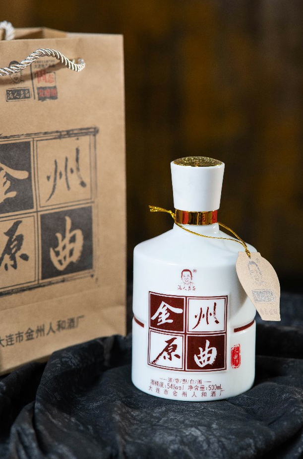 白瓷瓶_副本.jpg